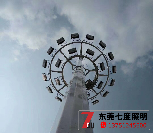 户外大型升降式LED花季传媒黄版下载实拍照片